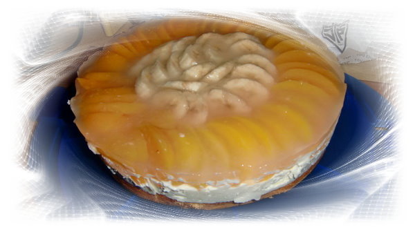 Quark-Sahne-Torte mit Biskuitboden mit Pfirsich -600(1)