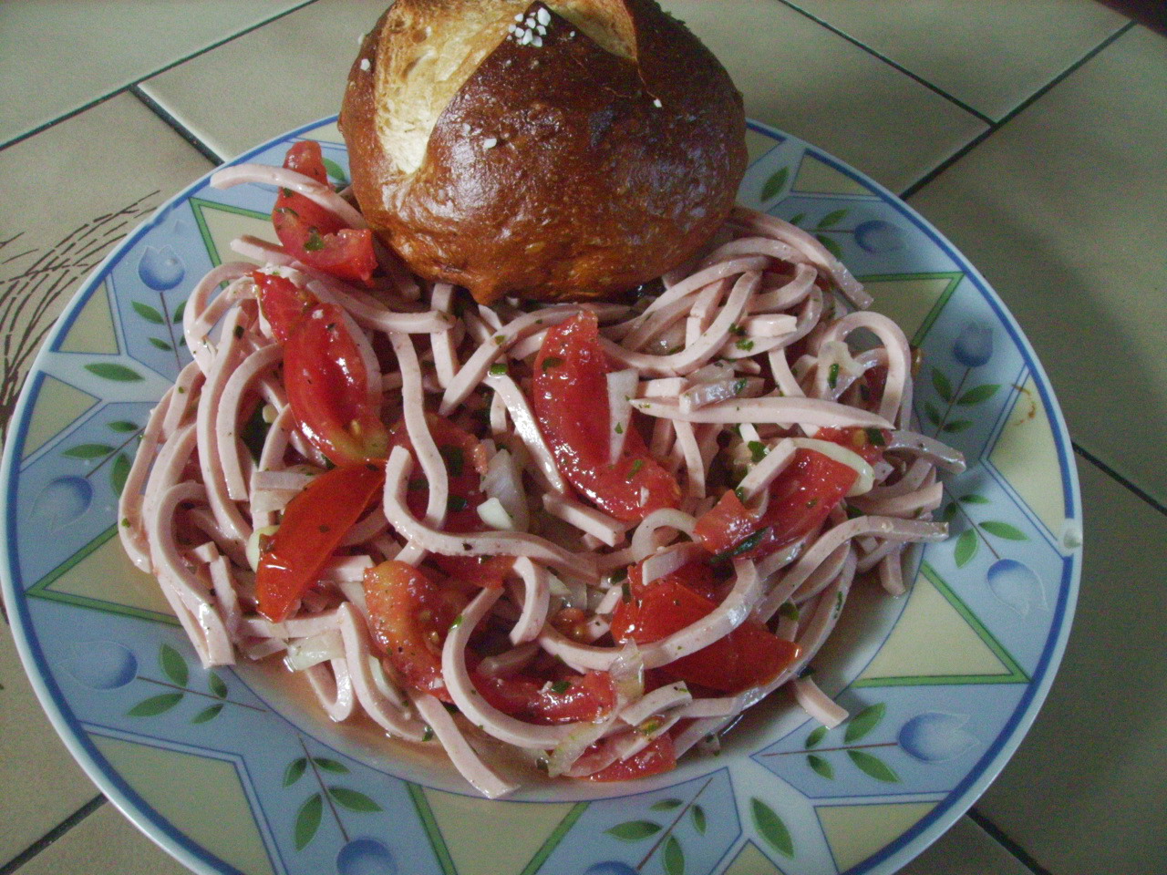 Tomaten-Wurstsalat1024